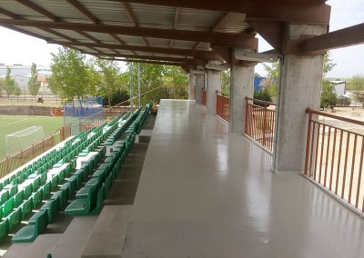 Trabajo pavimentación en campo de fútbol