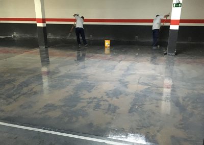 Trabajo pavimentación en aparcamiento